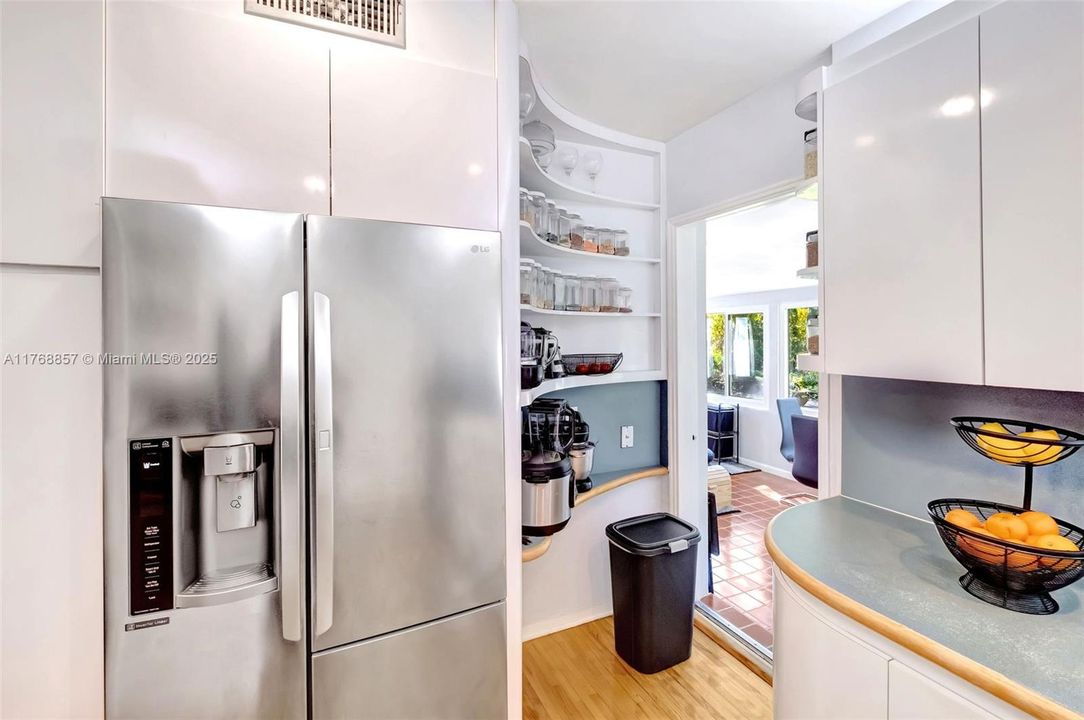 Vendido Recientemente: $1,195,000 (3 camas, 2 baños, 1556 Pies cuadrados)