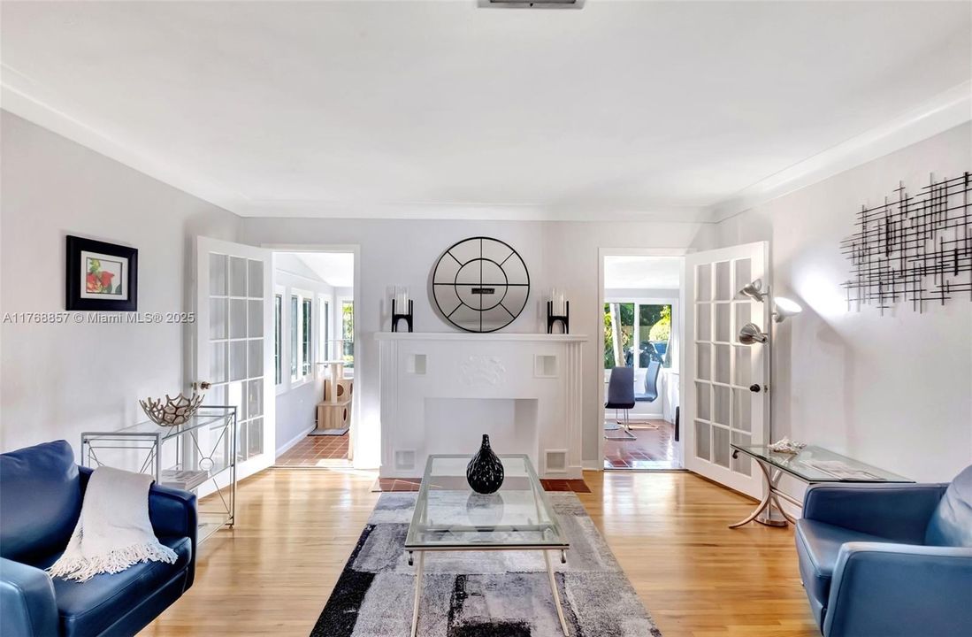 Vendido Recientemente: $1,195,000 (3 camas, 2 baños, 1556 Pies cuadrados)