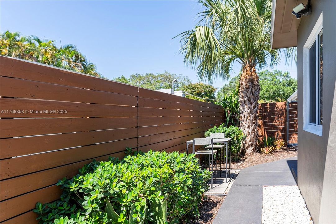 最近售出: $650,000 (0 贝兹, 0 浴室, 1693 平方英尺)