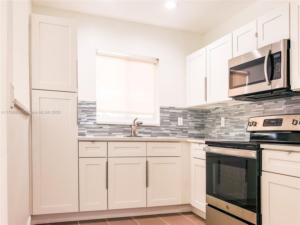 最近售出: $650,000 (0 贝兹, 0 浴室, 1693 平方英尺)