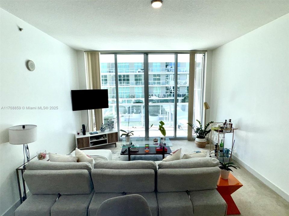 Недавно арендовано: $2,750 (1 спален, 1 ванн, 761 Квадратных фут)