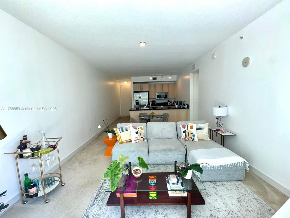 Недавно арендовано: $2,750 (1 спален, 1 ванн, 761 Квадратных фут)