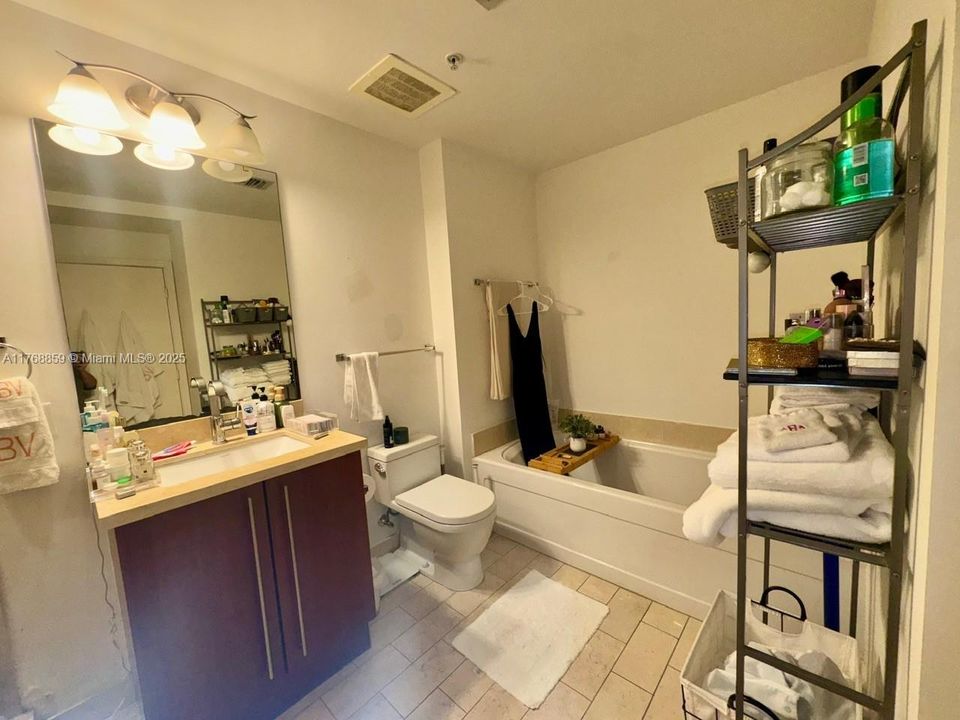 Недавно арендовано: $2,750 (1 спален, 1 ванн, 761 Квадратных фут)