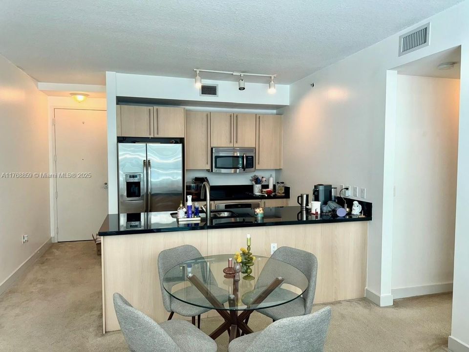 Недавно арендовано: $2,750 (1 спален, 1 ванн, 761 Квадратных фут)