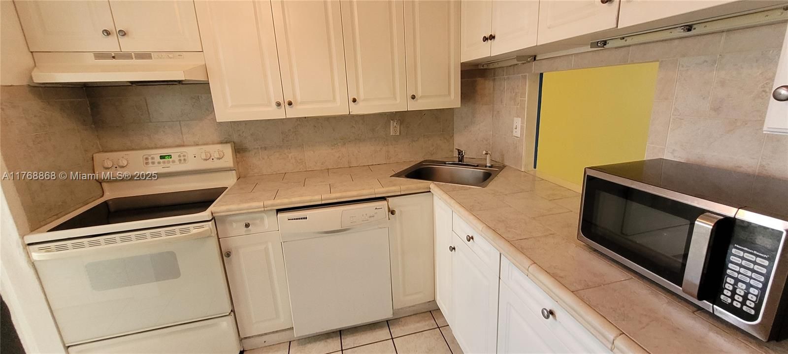 待售: $220,000 (2 贝兹, 2 浴室, 970 平方英尺)