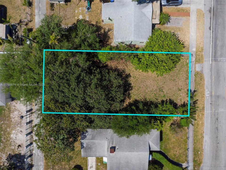 Recently Sold: $685,000 (0.12 acres)