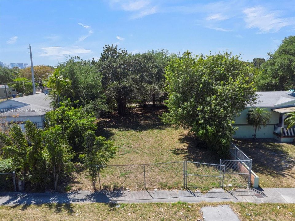 Recently Sold: $685,000 (0.12 acres)