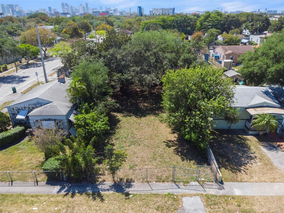 Recently Sold: $685,000 (0.12 acres)