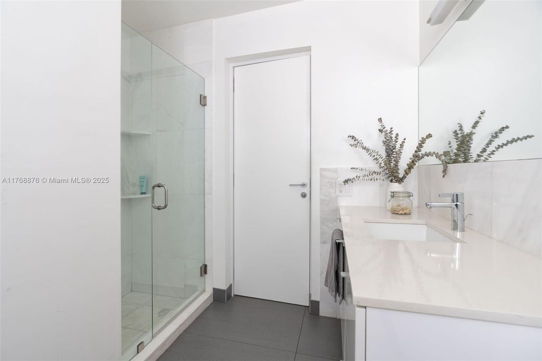 Active With Contract: $3,195,000 (4 beds, 4 baths, 2696 Square Feet)