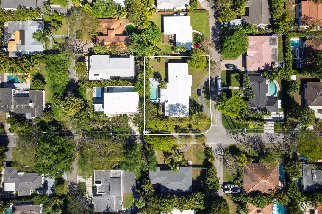 Active With Contract: $3,195,000 (4 beds, 4 baths, 2696 Square Feet)