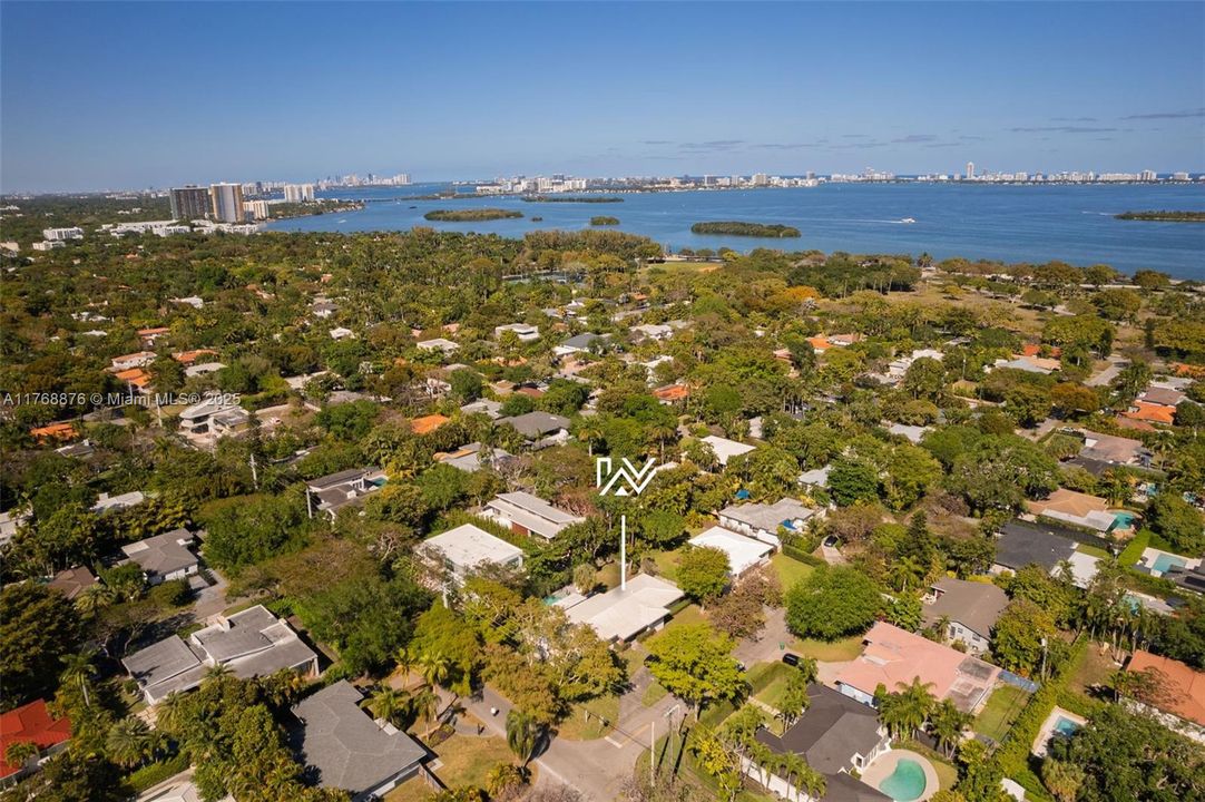 Active With Contract: $3,195,000 (4 beds, 4 baths, 2696 Square Feet)