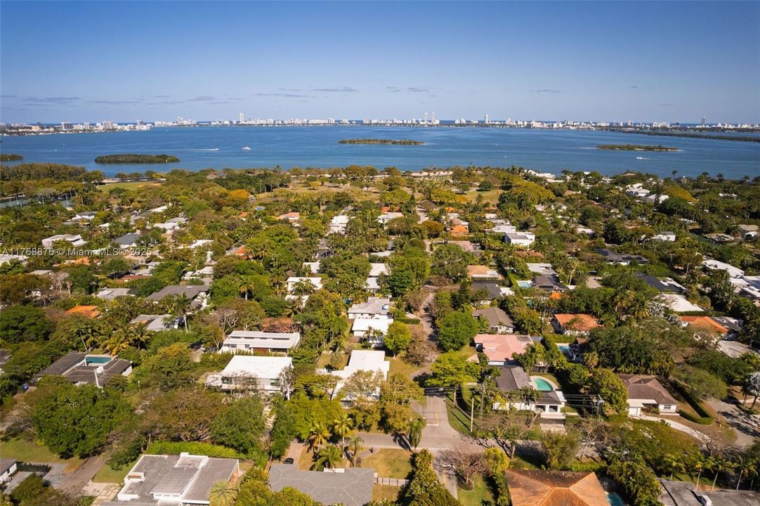 Active With Contract: $3,195,000 (4 beds, 4 baths, 2696 Square Feet)