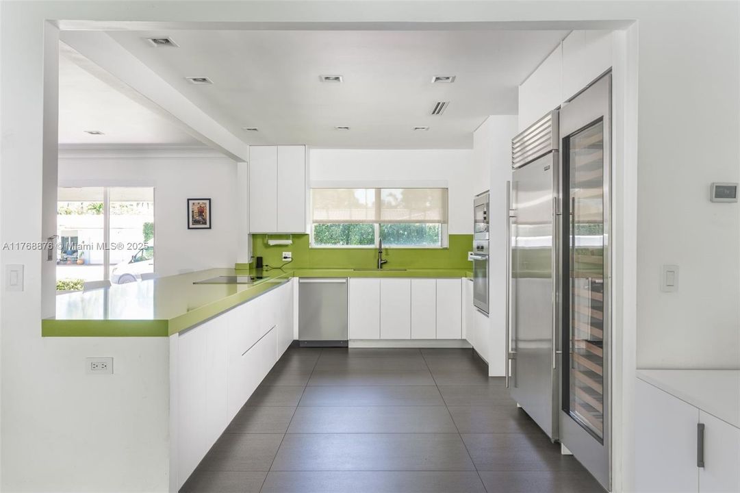 Active With Contract: $3,195,000 (4 beds, 4 baths, 2696 Square Feet)