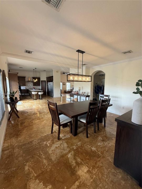 Recientemente alquilado: $4,700 (4 camas, 3 baños, 2792 Pies cuadrados)