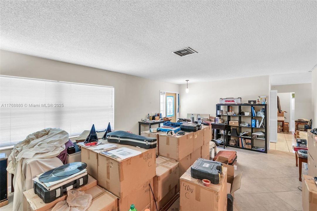 En Venta: $574,000 (3 camas, 2 baños, 1692 Pies cuadrados)