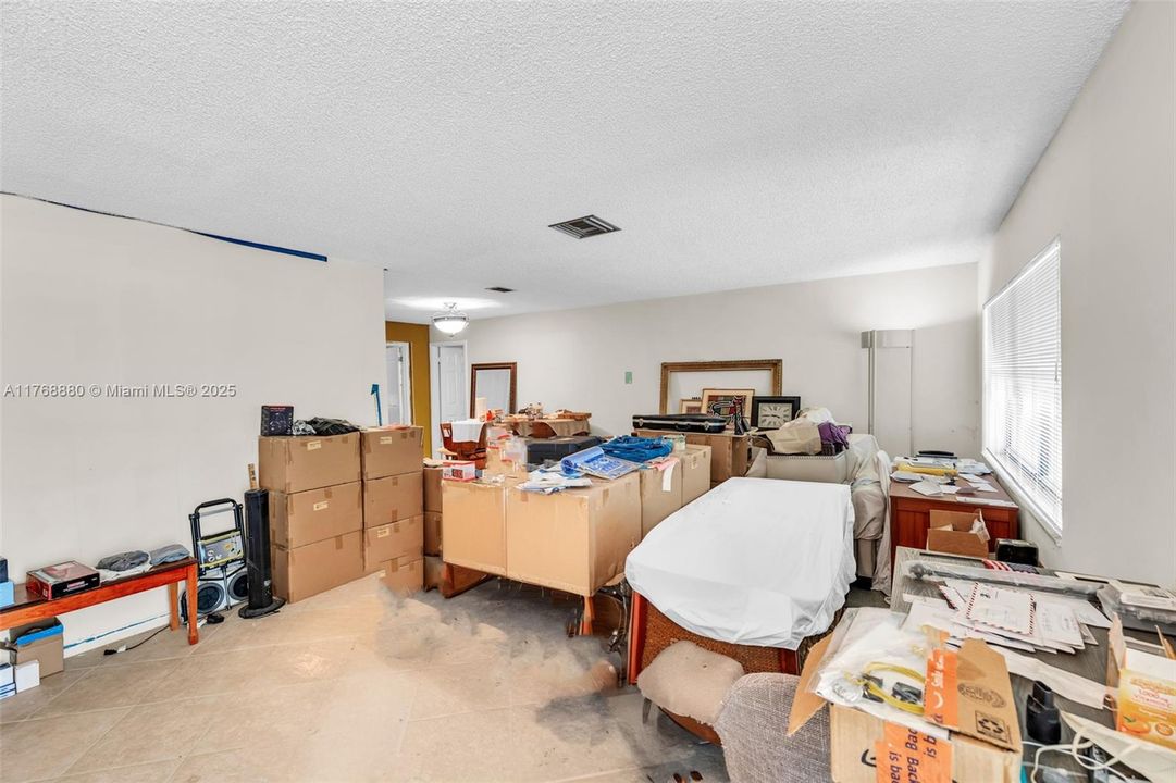 En Venta: $574,000 (3 camas, 2 baños, 1692 Pies cuadrados)