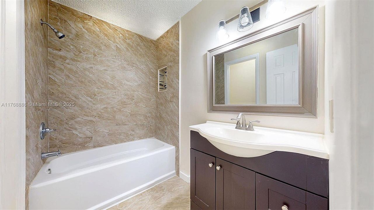 Recently Sold: $227,000 (2 beds, 2 baths, 970 Square Feet)