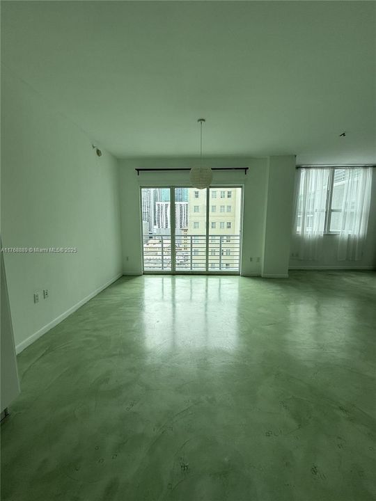 最近租的: $2,500 (1 贝兹, 1 浴室, 903 平方英尺)