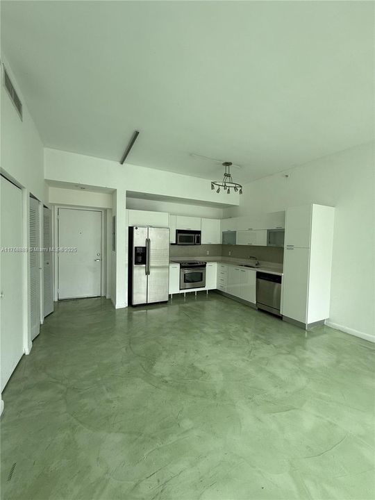 最近租的: $2,500 (1 贝兹, 1 浴室, 903 平方英尺)