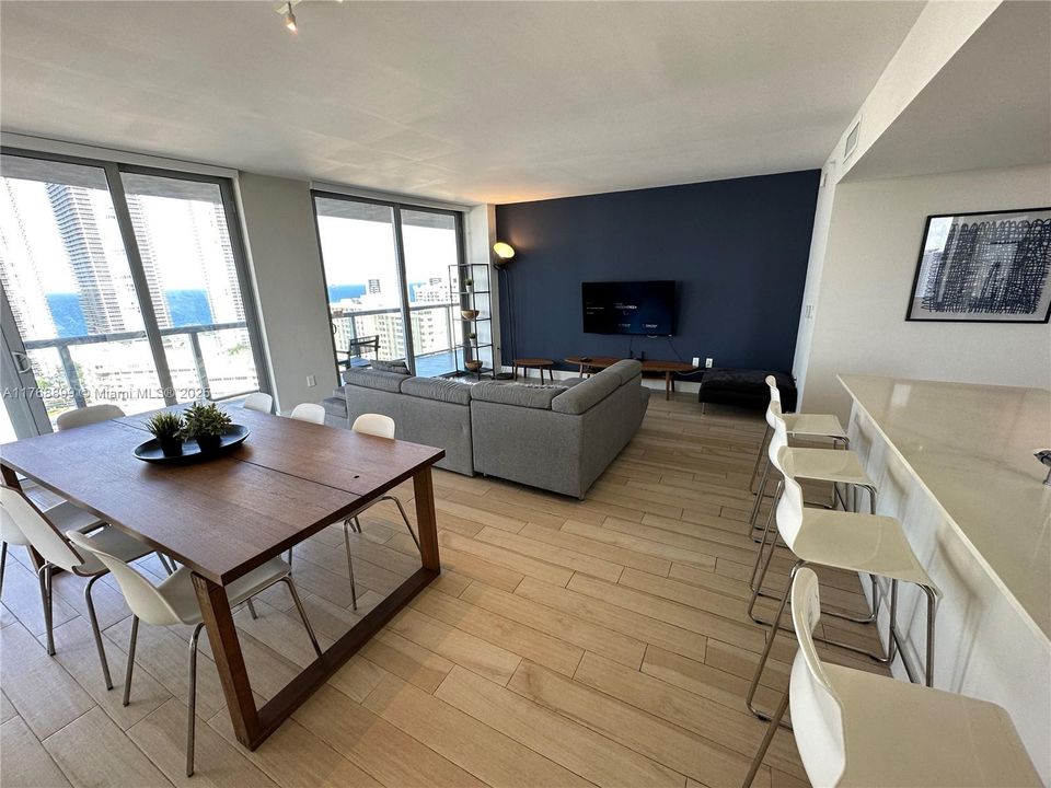 На продажу: $825,000 (3 спален, 3 ванн, 1577 Квадратных фут)