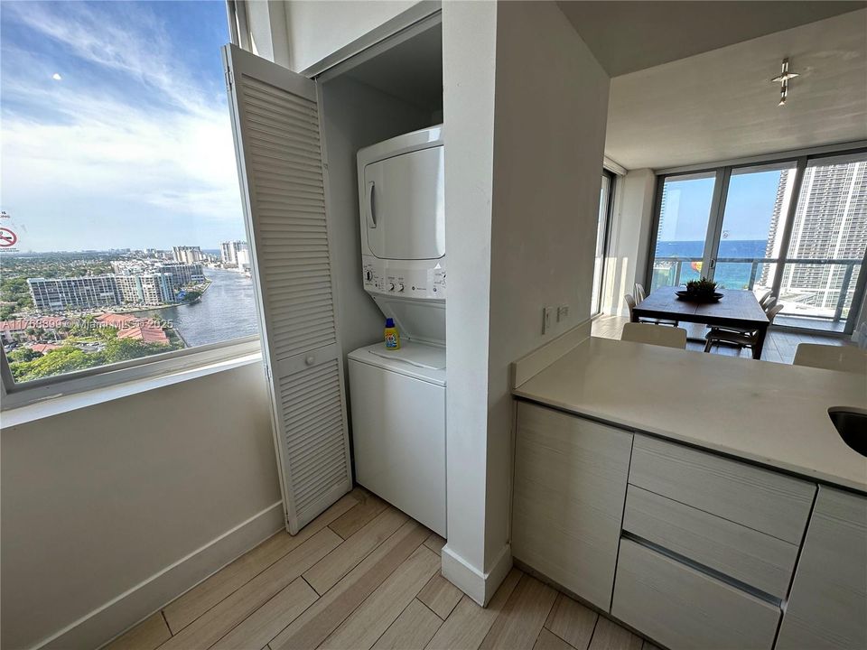 На продажу: $825,000 (3 спален, 3 ванн, 1577 Квадратных фут)