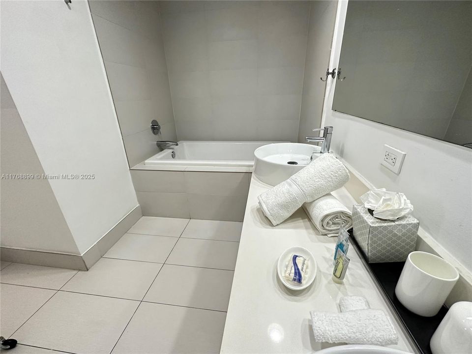 На продажу: $825,000 (3 спален, 3 ванн, 1577 Квадратных фут)