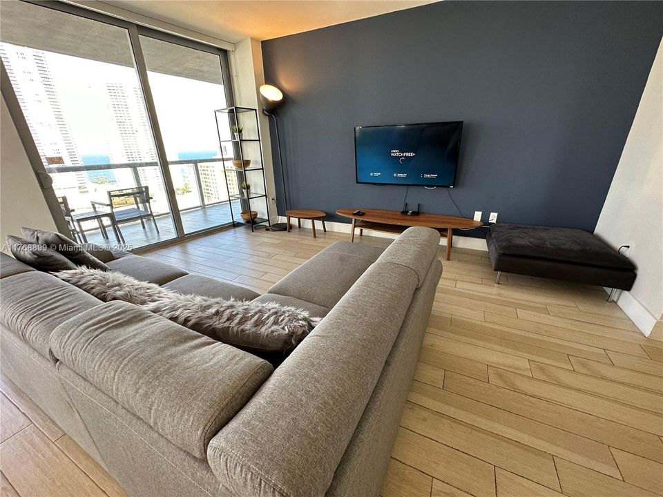 На продажу: $825,000 (3 спален, 3 ванн, 1577 Квадратных фут)