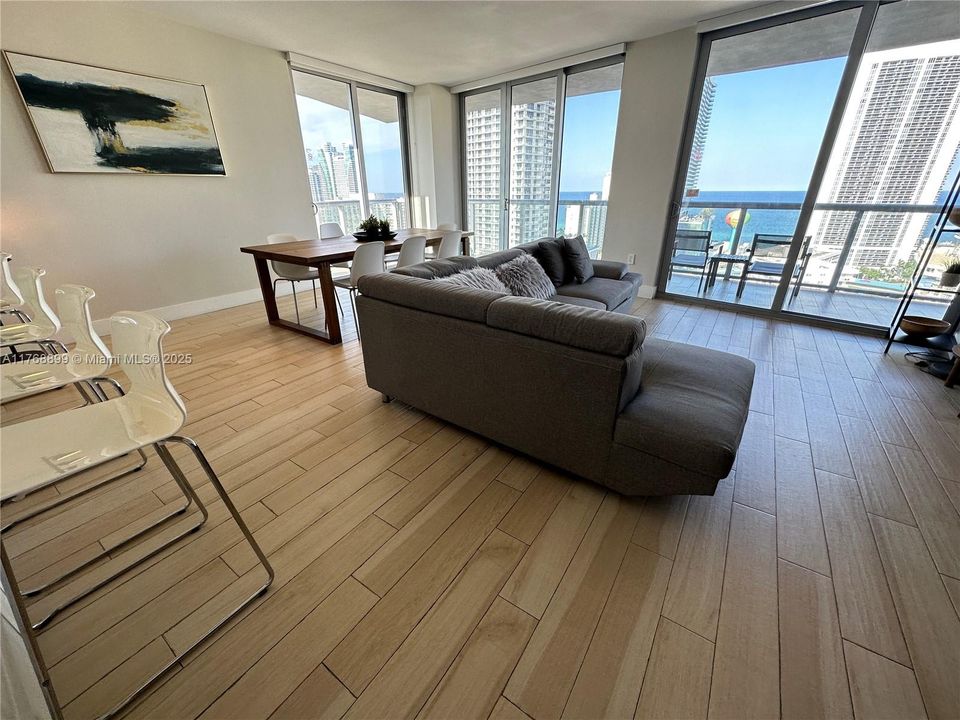 На продажу: $825,000 (3 спален, 3 ванн, 1577 Квадратных фут)