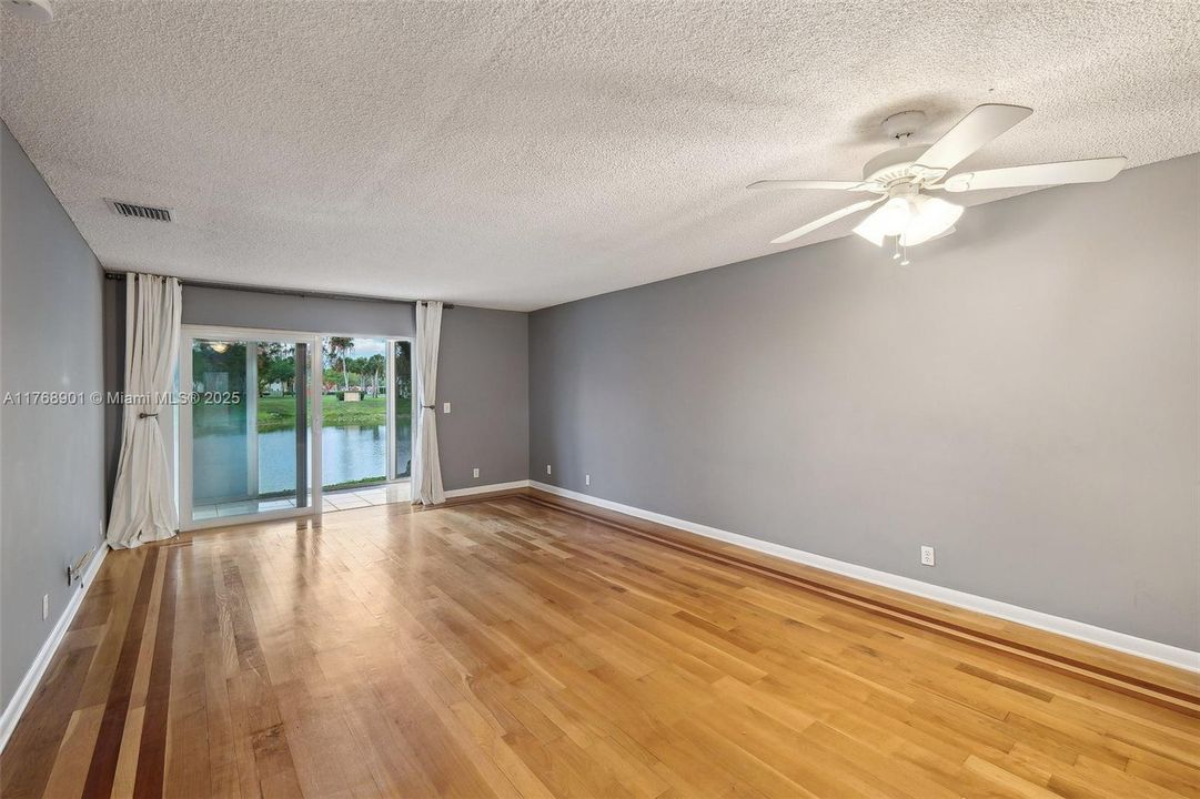 Recently Sold: $205,000 (2 beds, 2 baths, 1000 Square Feet)