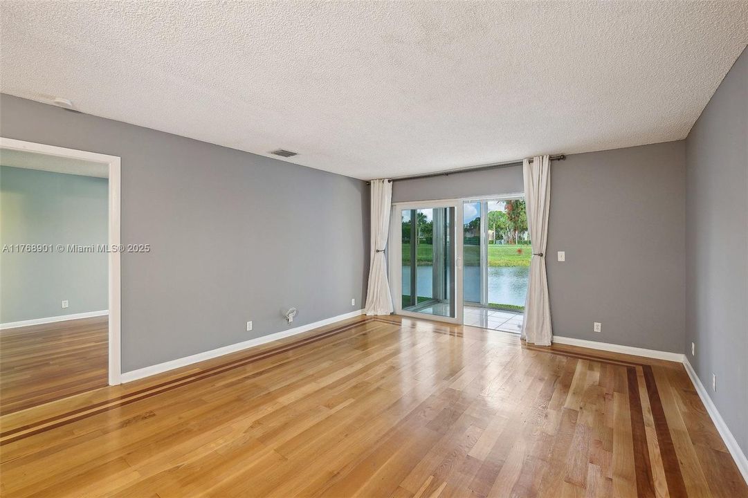 Recently Sold: $205,000 (2 beds, 2 baths, 1000 Square Feet)