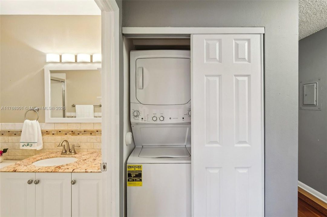 Recently Sold: $205,000 (2 beds, 2 baths, 1000 Square Feet)