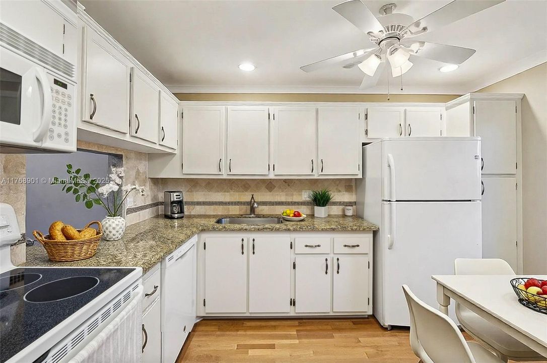 Recently Sold: $205,000 (2 beds, 2 baths, 1000 Square Feet)