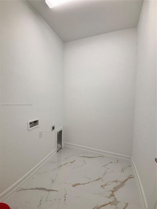 Недавно арендовано: $2,400 (4 спален, 2 ванн, 1588 Квадратных фут)