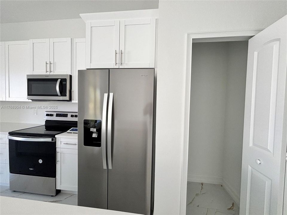 Недавно арендовано: $2,400 (4 спален, 2 ванн, 1588 Квадратных фут)