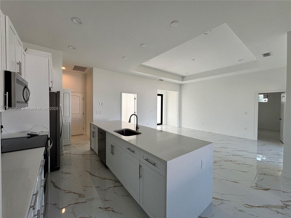 Недавно арендовано: $2,400 (4 спален, 2 ванн, 1588 Квадратных фут)