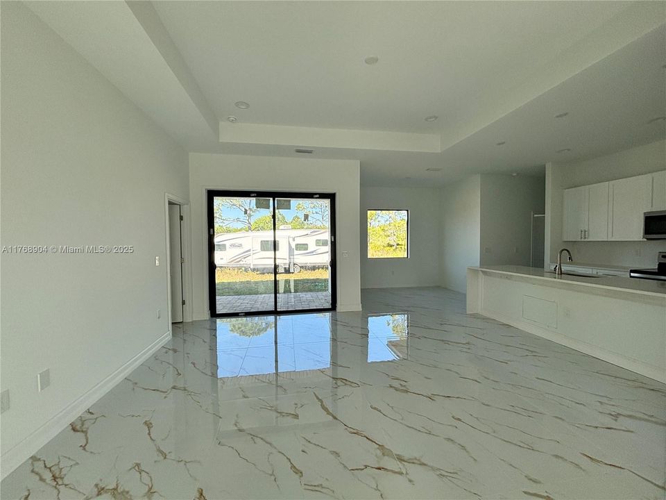 Недавно арендовано: $2,400 (4 спален, 2 ванн, 1588 Квадратных фут)