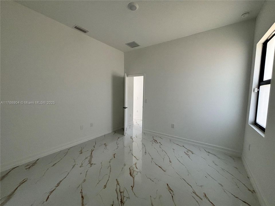 Недавно арендовано: $2,400 (4 спален, 2 ванн, 1588 Квадратных фут)