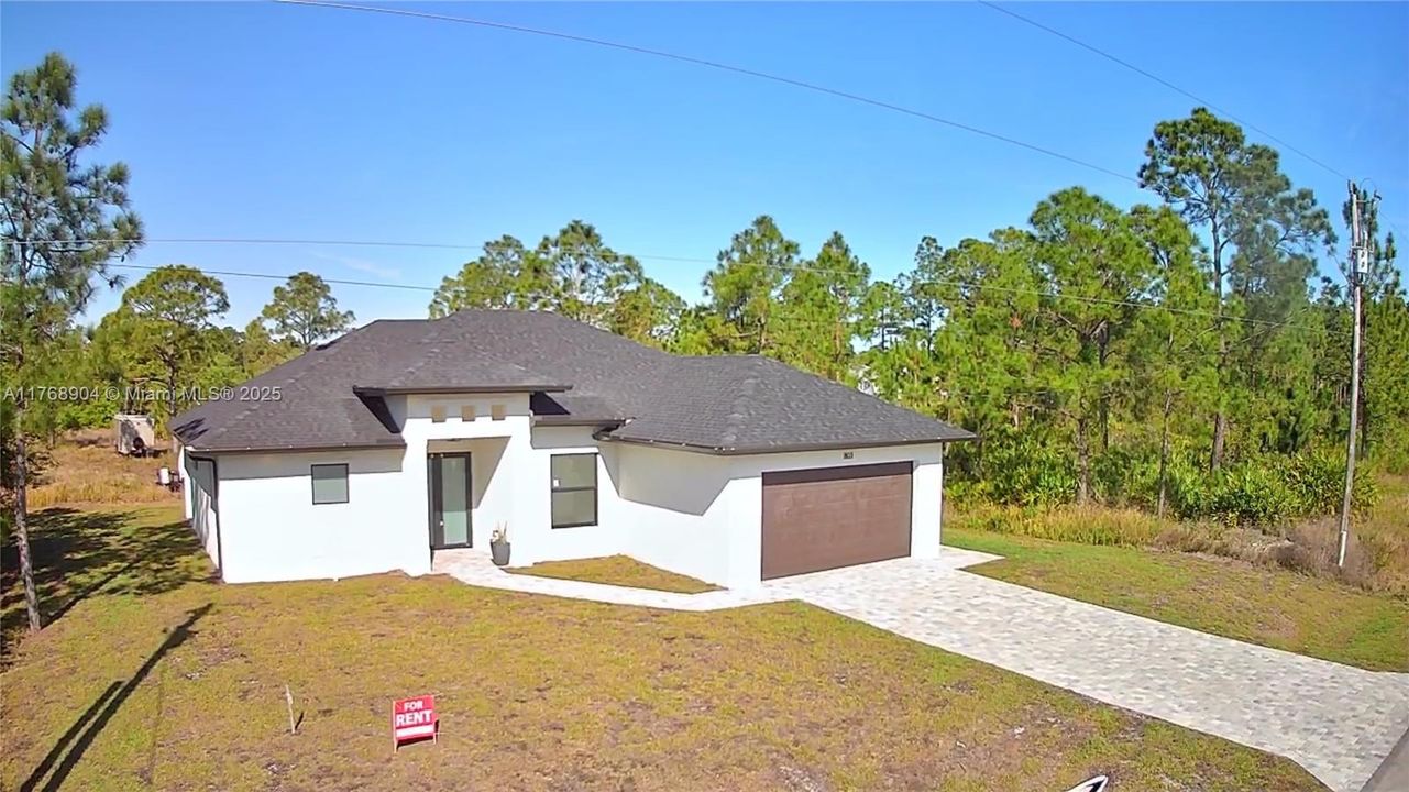 Недавно арендовано: $2,400 (4 спален, 2 ванн, 1588 Квадратных фут)