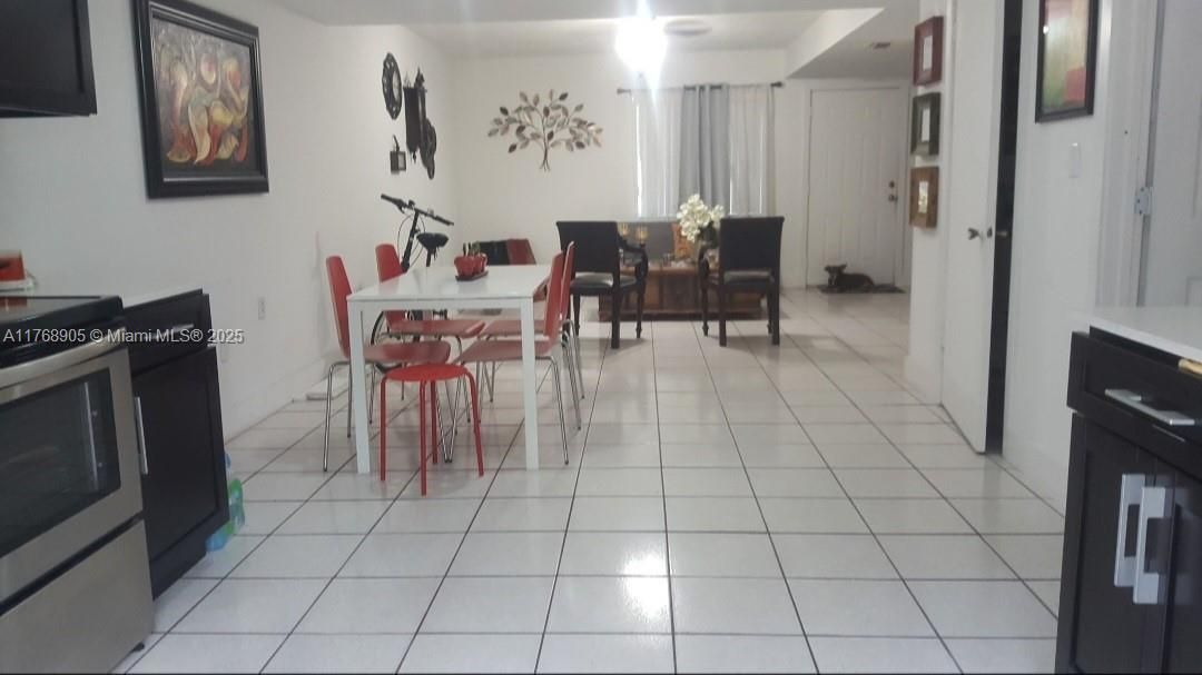 Recently Rented: $2,600 (3 beds, 2 baths, 1500 Square Feet)