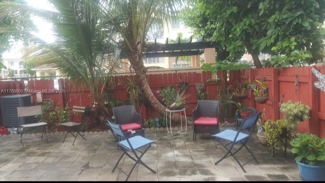 Recently Rented: $2,600 (3 beds, 2 baths, 1500 Square Feet)