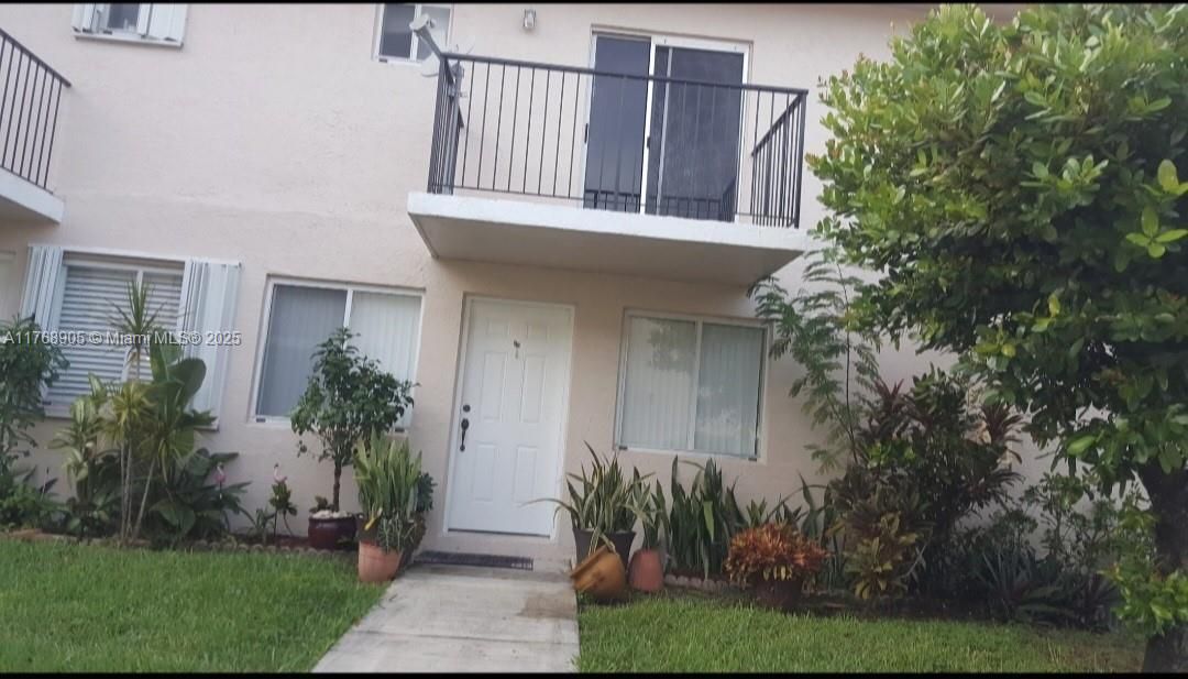 Recently Rented: $2,600 (3 beds, 2 baths, 1500 Square Feet)