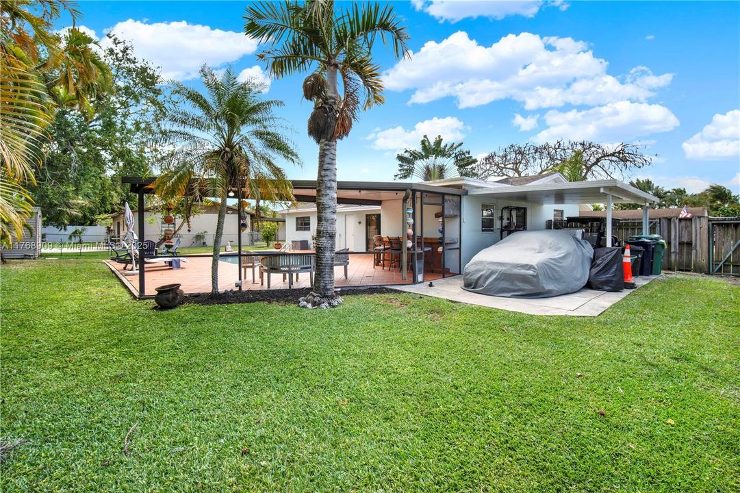 Recently Sold: $649,000 (3 beds, 2 baths, 1474 Square Feet)