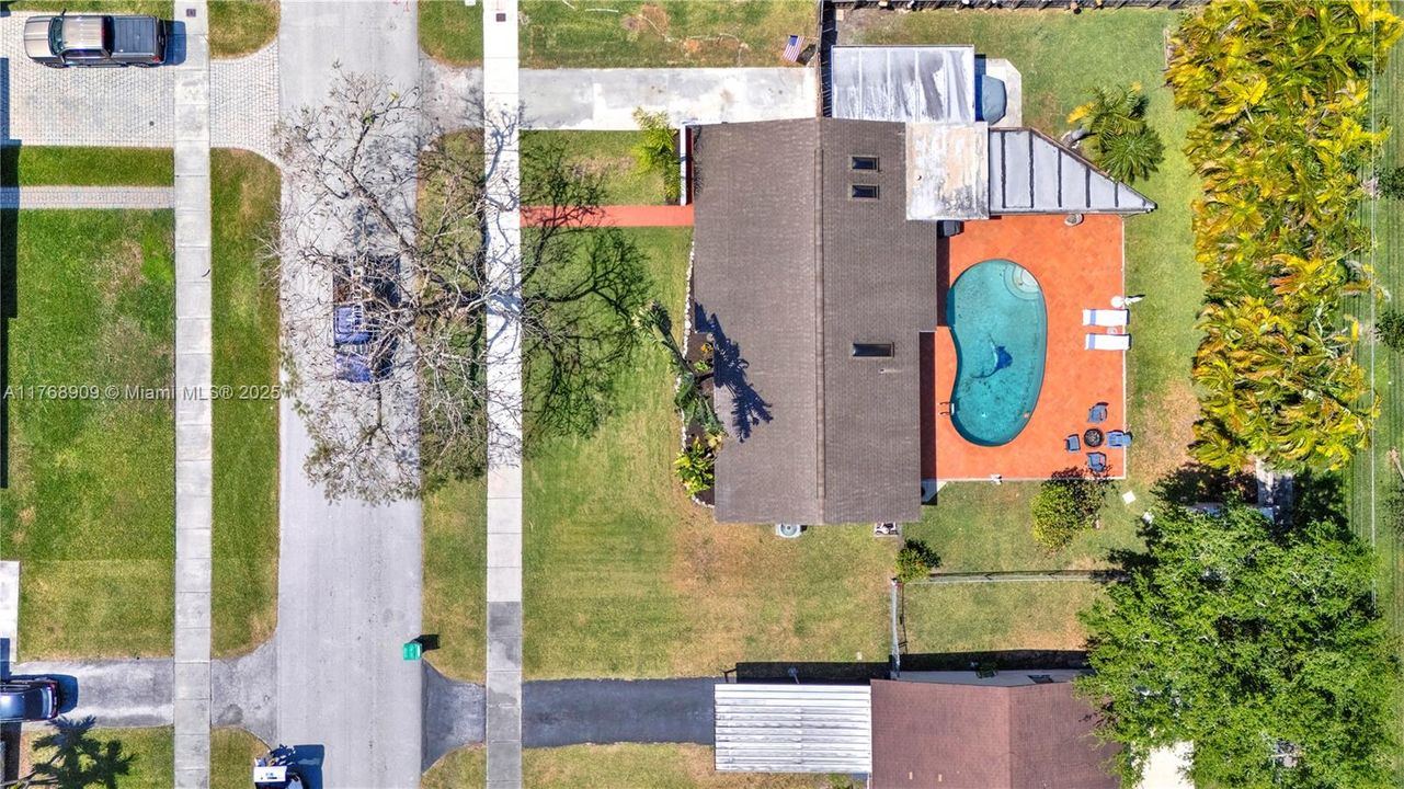 Recently Sold: $649,000 (3 beds, 2 baths, 1474 Square Feet)