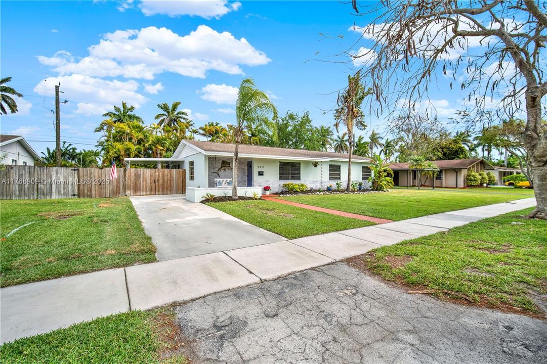 Recently Sold: $649,000 (3 beds, 2 baths, 1474 Square Feet)