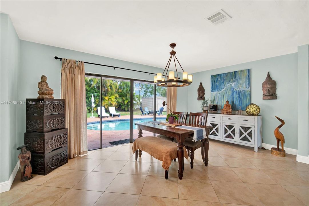 Recently Sold: $649,000 (3 beds, 2 baths, 1474 Square Feet)