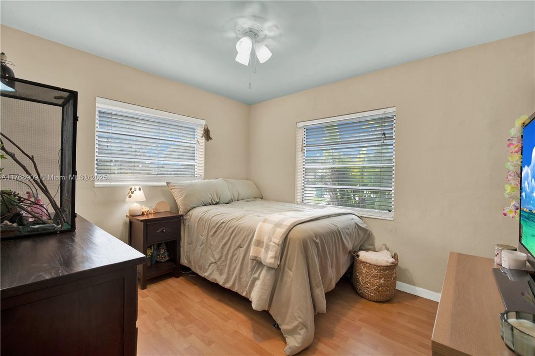 Recently Sold: $649,000 (3 beds, 2 baths, 1474 Square Feet)