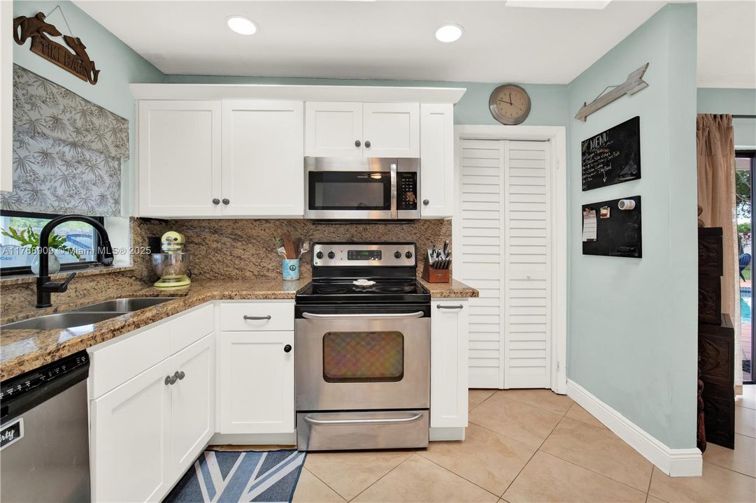 Recently Sold: $649,000 (3 beds, 2 baths, 1474 Square Feet)