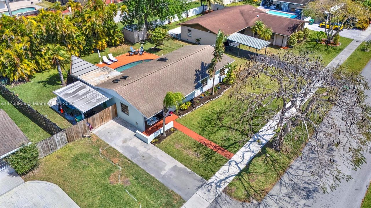 Recently Sold: $649,000 (3 beds, 2 baths, 1474 Square Feet)