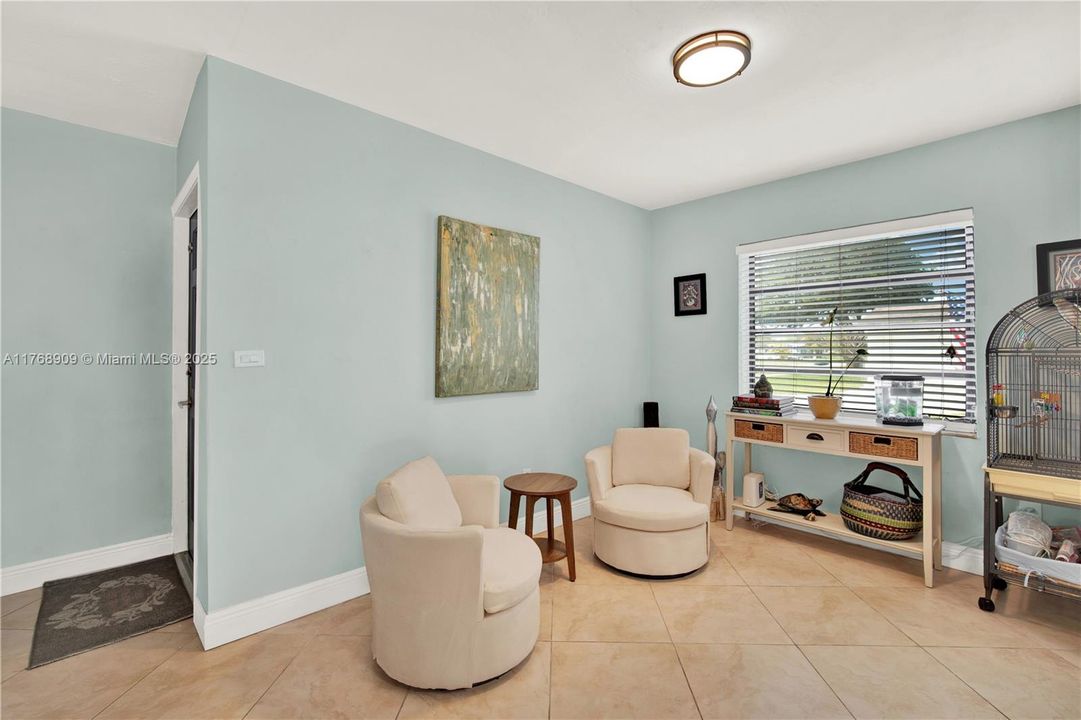 Recently Sold: $649,000 (3 beds, 2 baths, 1474 Square Feet)