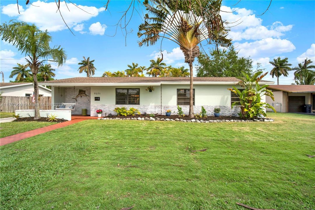 Recently Sold: $649,000 (3 beds, 2 baths, 1474 Square Feet)